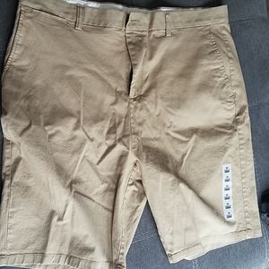 New Men's flat front khaki shorts.
